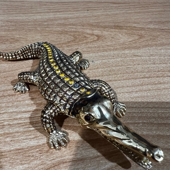 Gold and Silver Crocodile Habitat Accessory - Picture 1 of 10
